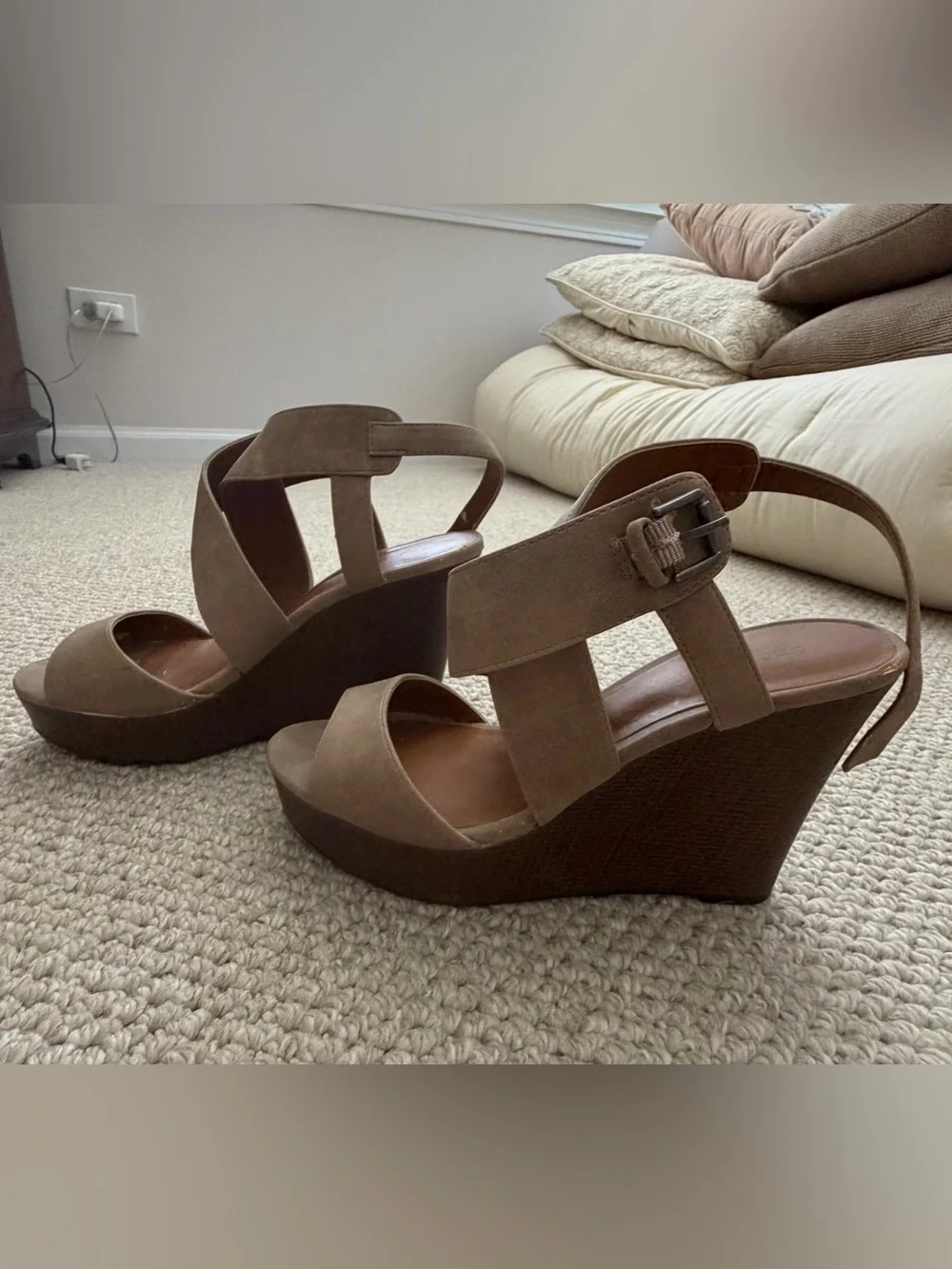Indigo rd. - Women's Taupe Suede Strappy Platform Sandals (7)
